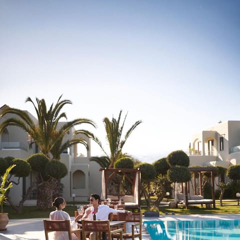 Property building, Swimming pool, sunbed