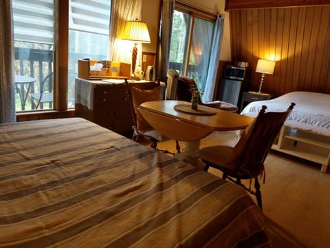 Gabriola Central B&B Country House in Gabriola