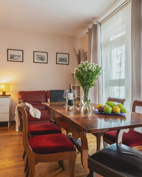 Living room, Decorative detail, Dining area