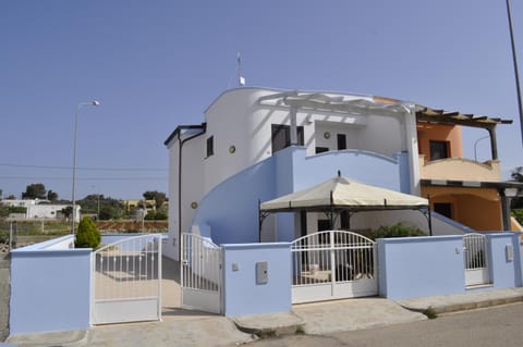 Patio, Facade/entrance, Balcony/Terrace, Area and facilities