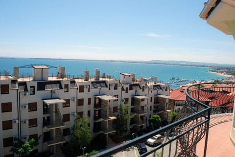 View (from property/room), Balcony/Terrace