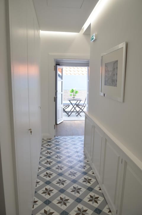 Off site, Balcony/Terrace, Decorative detail, On site, Family