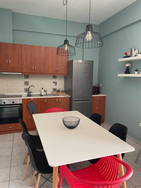 Kitchen or kitchenette, Dining area, oven, stove