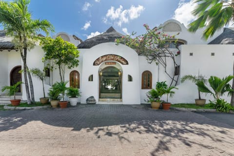 Property building, Facade/entrance