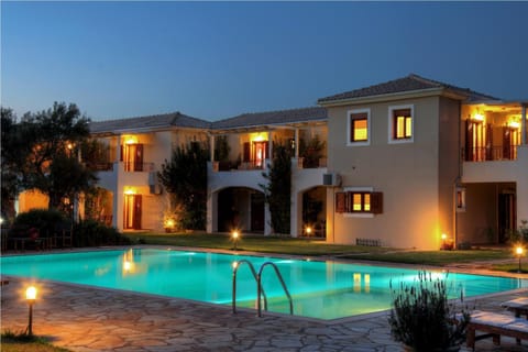 Facade/entrance, Swimming pool