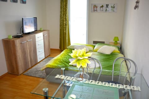 TV and multimedia, Living room, Dining area