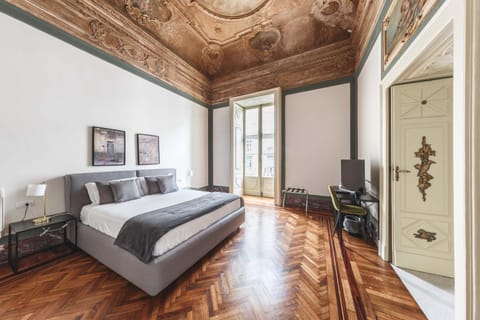 Balcony/Terrace, Decorative detail, Bedroom, Street view