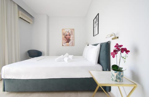 Bed, Photo of the whole room, Bedroom, towels, air conditioner