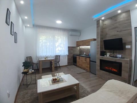 Bed, TV and multimedia, Photo of the whole room, Seating area