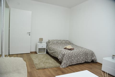 Bed, Living room, Photo of the whole room, Seating area, towels