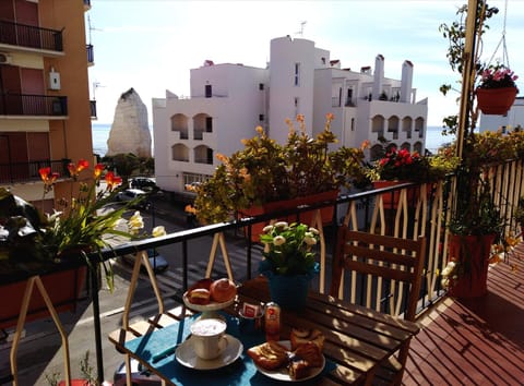 Property building, Communal lounge/ TV room, Balcony/Terrace, Floor plan, Landmark view, Sea view, Italian breakfast