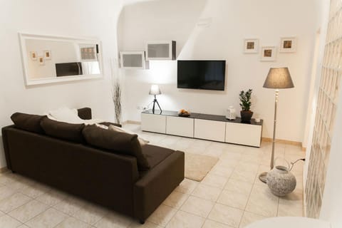 Living room, Seating area, Family