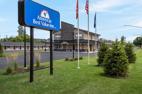 Property building, Property logo or sign, Natural landscape, Street view, Parking