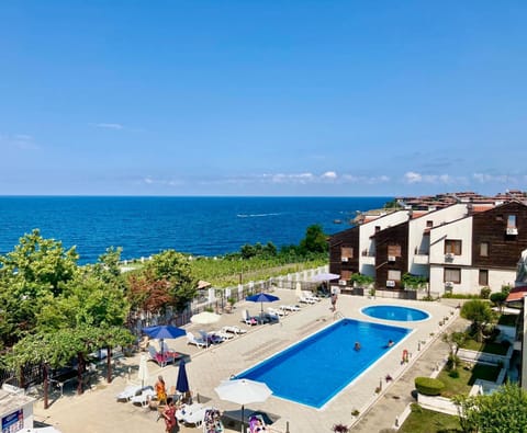Coffee/tea facilities, Sea view, Swimming pool