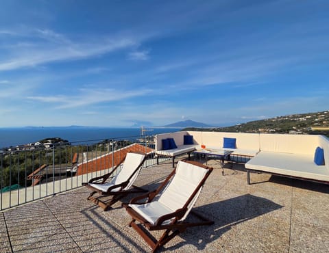 Balcony/Terrace, Seating area, Pool view