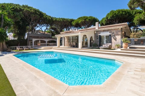 Villa in Puerto Cabopino House in Sitio de Calahonda