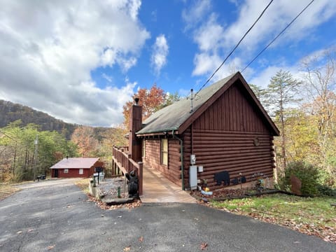 Property building, Natural landscape, Mountain view