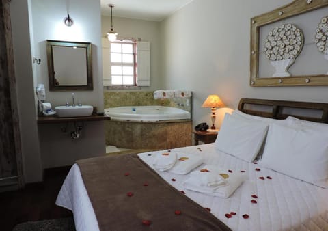 Bed, Bathroom, Photo of the whole room, Bedroom, Bath, towels