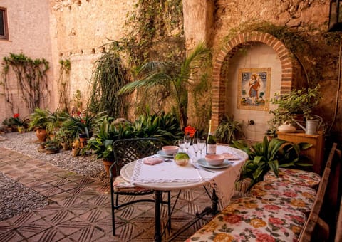 Patio, BBQ facilities, Garden, Balcony/Terrace