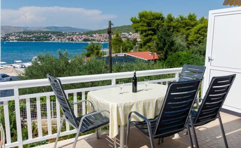 Balcony/Terrace, children, Family