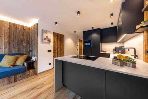 Coffee/tea facilities, Kitchen or kitchenette, Living room, Food, minibar, stove, toaster