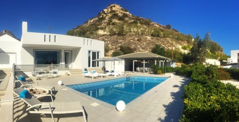 Property building, Facade/entrance, BBQ facilities, Garden, Balcony/Terrace, Mountain view, Pool view, Sea view, Area and facilities, Swimming pool