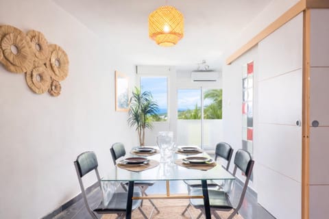 Decorative detail, Seating area, Dining area
