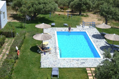 Facade/entrance, Garden, View (from property/room), Swimming pool, Swimming pool