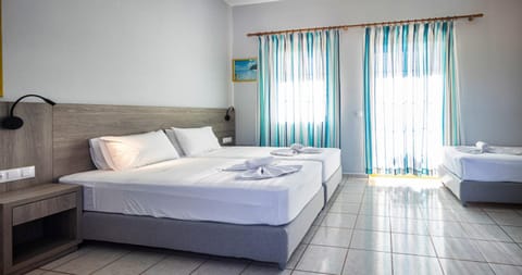 Bed, Photo of the whole room, towels