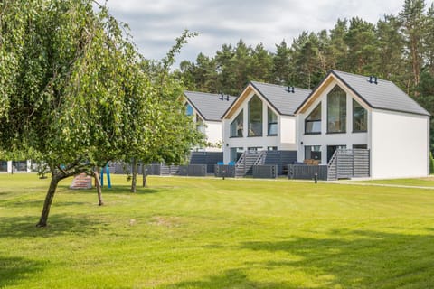 Property building, Spring, Day, Natural landscape, Garden, Garden view, Area and facilities, Area and facilities