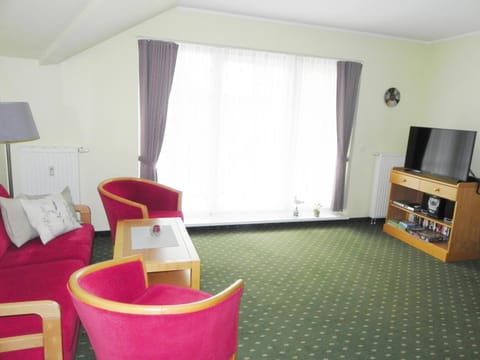 TV and multimedia, Living room, Photo of the whole room, Seating area