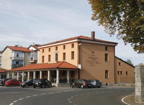 Property building, Facade/entrance