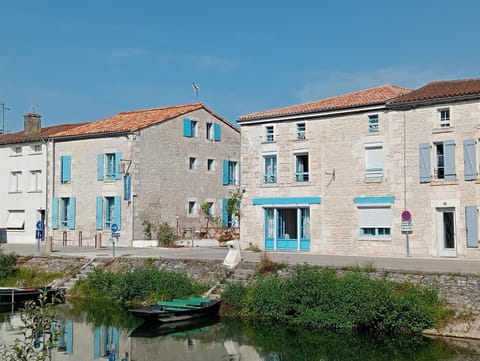 Property building, Facade/entrance, River view