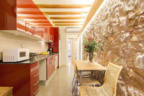 Kitchen or kitchenette, Dining area, oven, stove