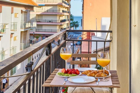 Balcony/Terrace, Street view