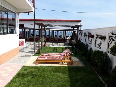 Day, Summer, BBQ facilities, Garden, Balcony/Terrace, Decorative detail, Communal kitchen, On site, Sea view