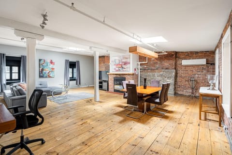 Seating area, Dining area
