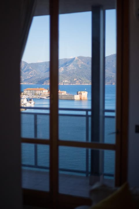 B & B La Terrazza sul mare Bed and Breakfast in Portoferraio