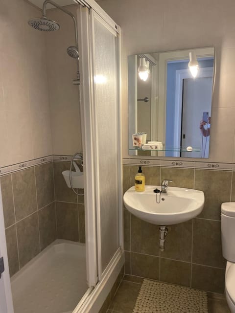 Shower, Toilet, Bathroom