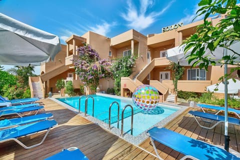 Property building, Garden view, Pool view, Swimming pool, sunbed