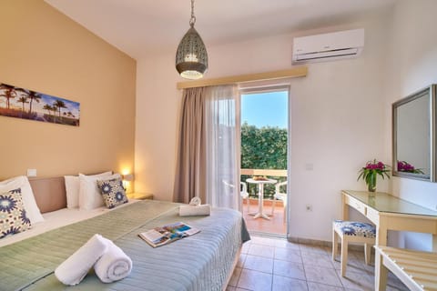 Bed, View (from property/room), Balcony/Terrace, Photo of the whole room, Bedroom, towels, air conditioner