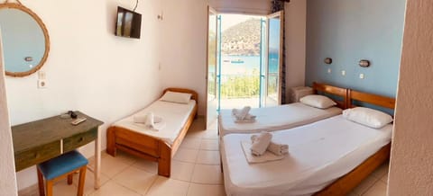 Bed, TV and multimedia, Bedroom, towels