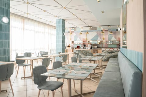 Restaurant/places to eat, Breakfast, Continental breakfast, Buffet breakfast