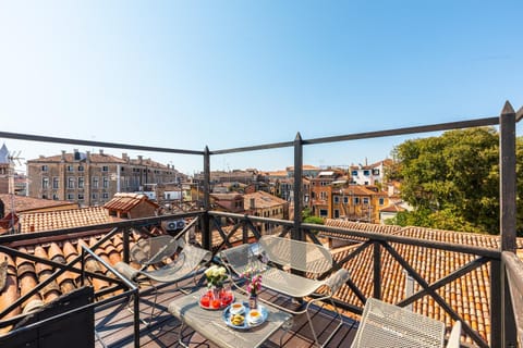 Balcony/Terrace, City view, Street view
