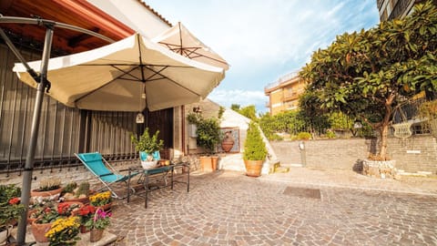 Patio, Facade/entrance, Day