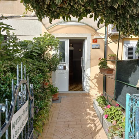 Property building, Day, Garden, Balcony/Terrace, Garden view