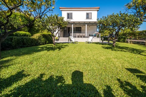 Property building, Spring, Day, Natural landscape, Garden, Garden view