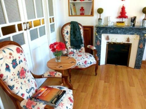 Library, Seating area