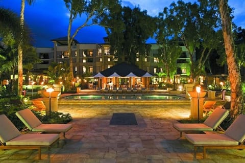 Restaurant/places to eat, Natural landscape, Garden, Lounge or bar, Pool view, Swimming pool, Meals, Lunch, Dinner, Drinks, Alcoholic drinks, Sunset