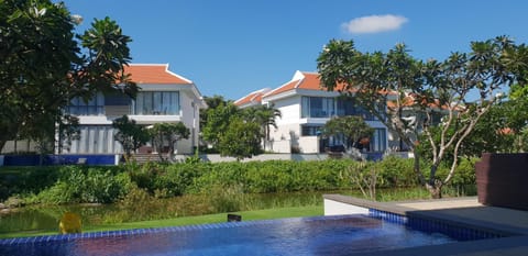 Property building, Day, BBQ facilities, Garden, Balcony/Terrace, Garden view, Pool view, Swimming pool